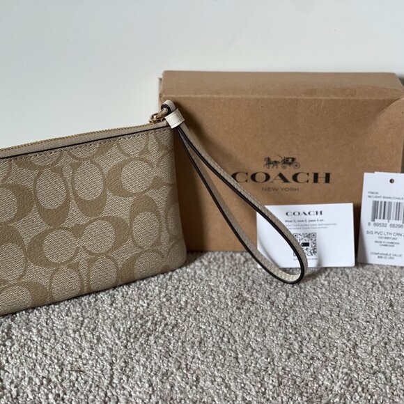 NWT Coach Corner Zip Wristlet In Signature Canvas With Stripe - Gold/Sand/Chalk - Picture 4 of 4